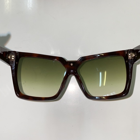 Dsquared2 tortoise sunnies - Picture 6 of 13